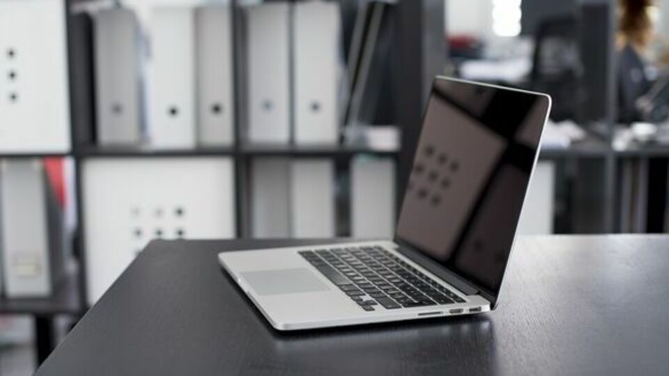 "Полли-Сервис" в течение 17 лет работает в Украине и поставляет высокозащищенные документы с собственными решениями