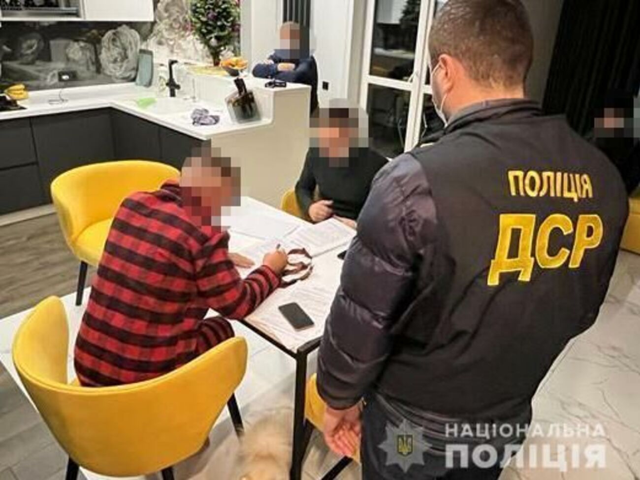 Участники схемы легализовали полученные деньги, купив автомобили и недвижимость, заявили в МВД