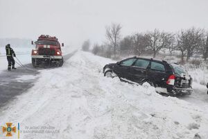 В Запорожской области спасатели оказывают помощь на автодорогах из-за непогоды