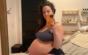 Грэм не стесняется показывать свое обнаженное тело, находясь в ожидании двойни