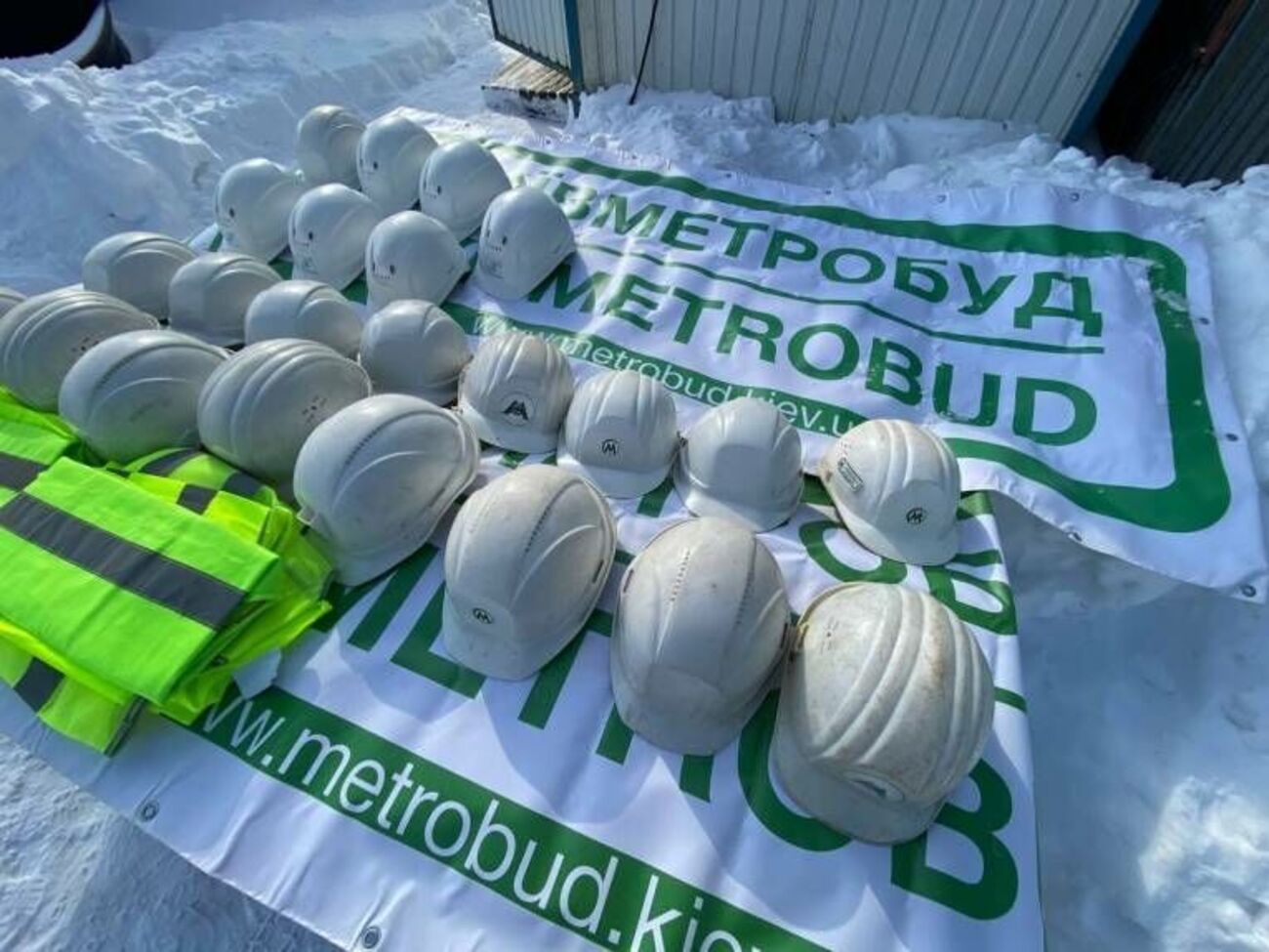 Метростроевцы работают на всех открытых участках – как в районе будущей станции "Мостицкая", так и на "Проспекте Правды"