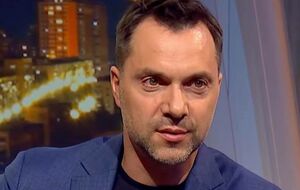 C 22-го по 28 декабря в результате обстрелов боевиками позиций ВСУ четверо украинских военнослужащих получили ранения, отметил Арестович