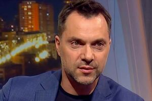 C 22-го по 28 декабря в результате обстрелов боевиками позиций ВСУ четверо украинских военнослужащих получили ранения, отметил Арестович