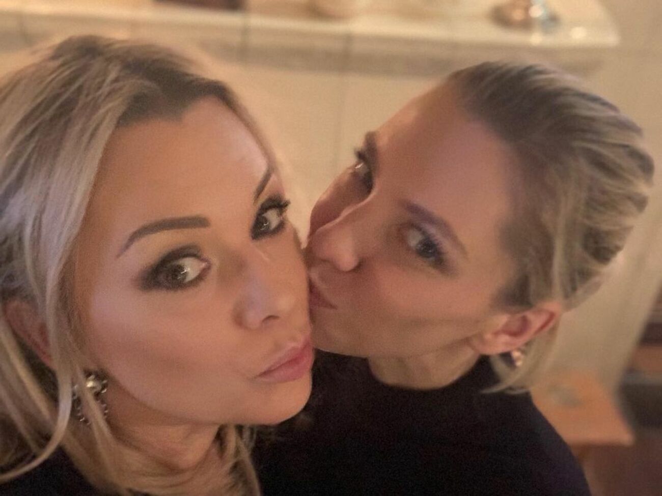 55-летняя Ирина Салтыкова со своей единственной дочерью, 34-летней певицей Алисой Салтыковой