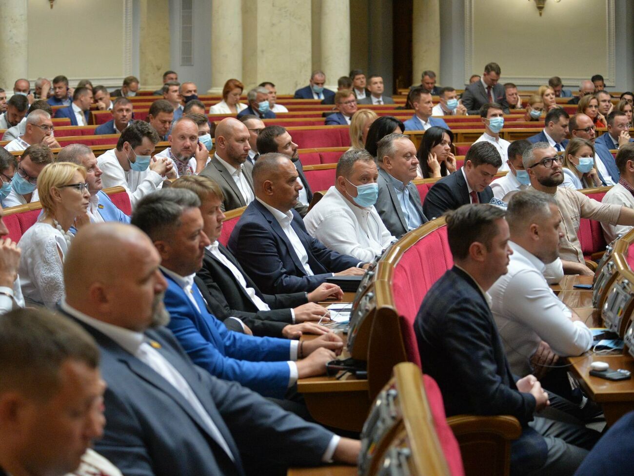 34,9% опрошенных против того, чтобы все нынешние украинские политики отошли от власти