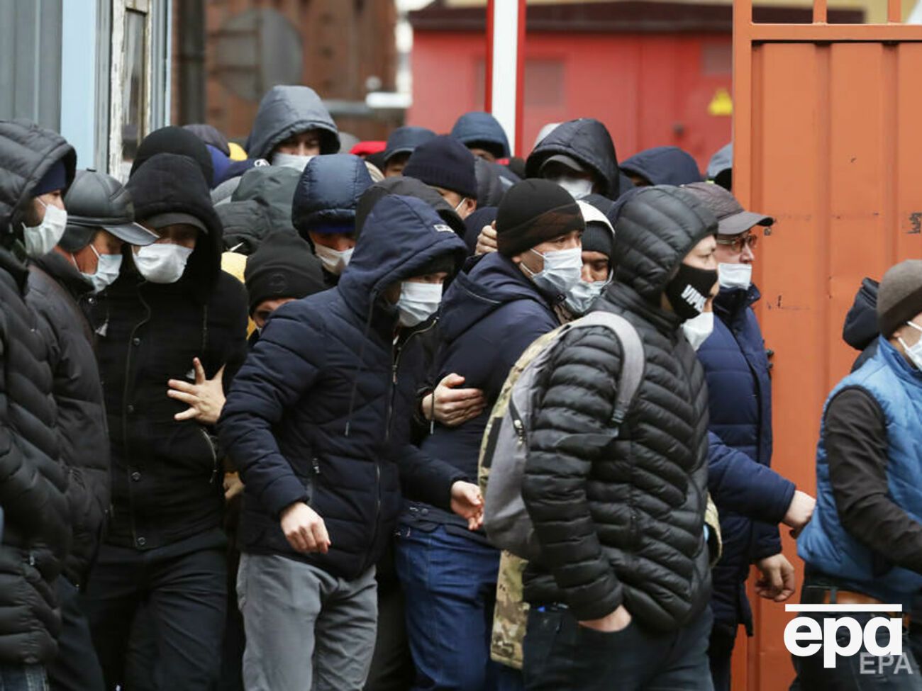Трудових мігрантів без патенту можуть оштрафувати та вислати за межі РФ