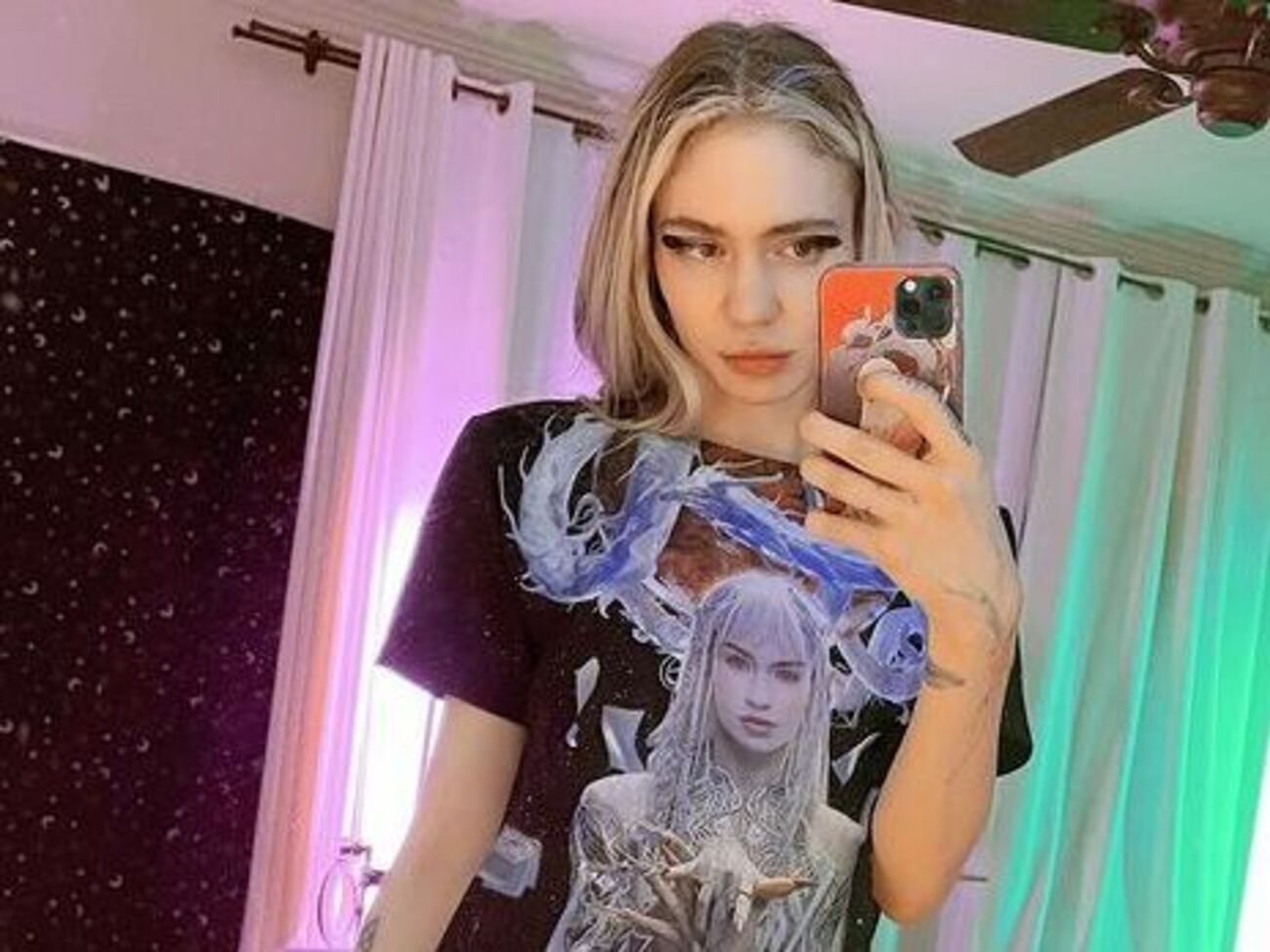 Весной 2020 года Граймс впервые стала матерью