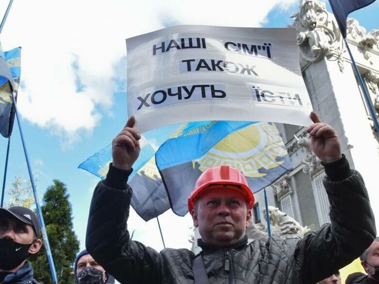 300 млн грн Кабінет Міністрів України виділив Міністерству енергетики на погашення заборгованості із зарплат шахтарям