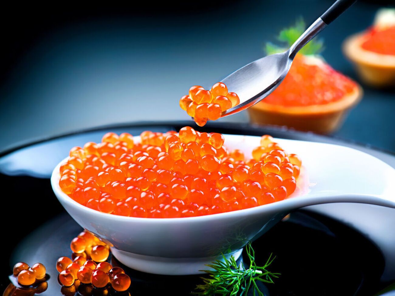 Ікру до святкового столу можна подавати не лише в чистому вигляді