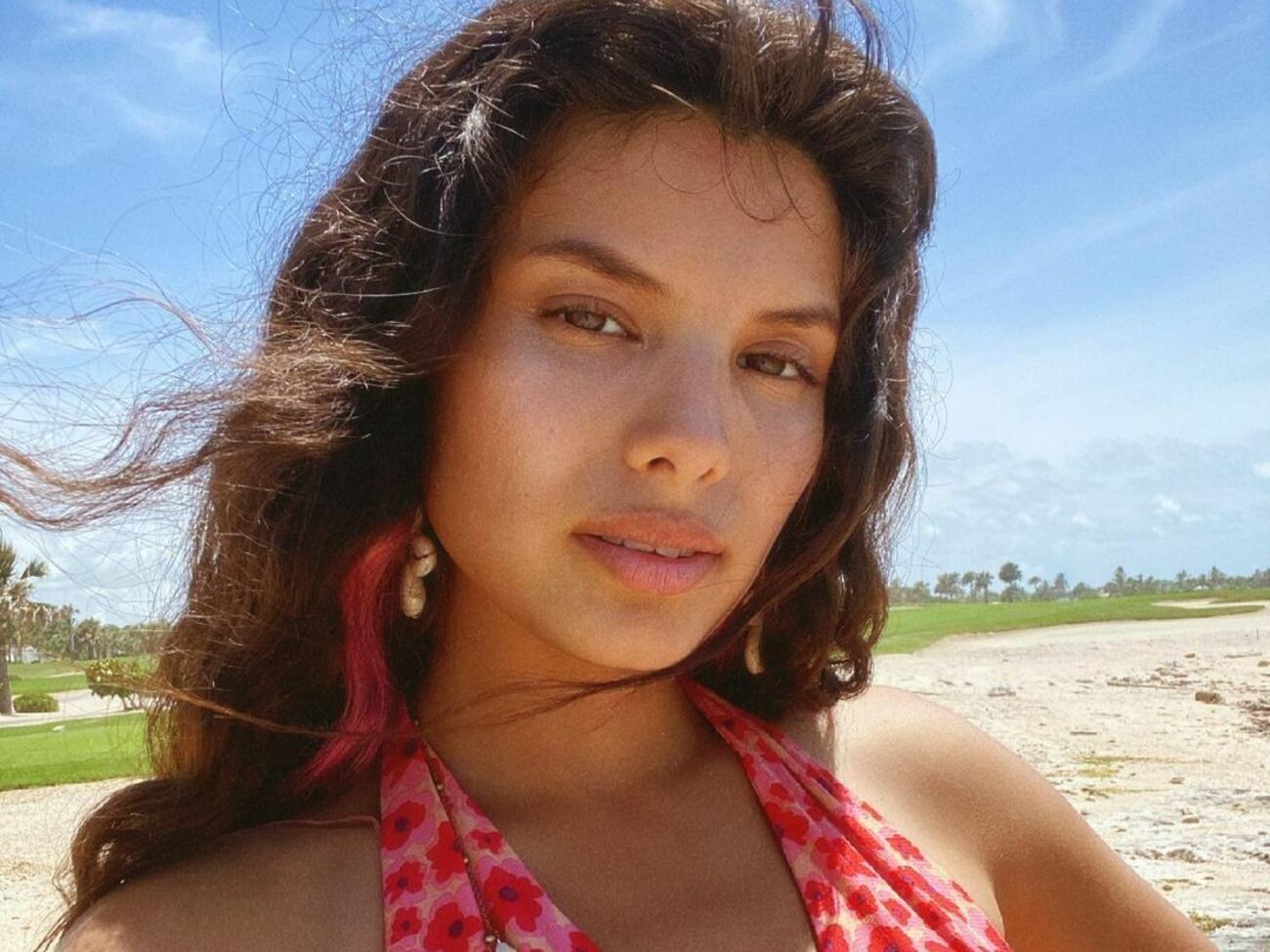 Michelle Andrade засветила фигуру в разных купальниках