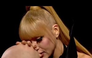 Полякова на съемках массировала Потапу лысину