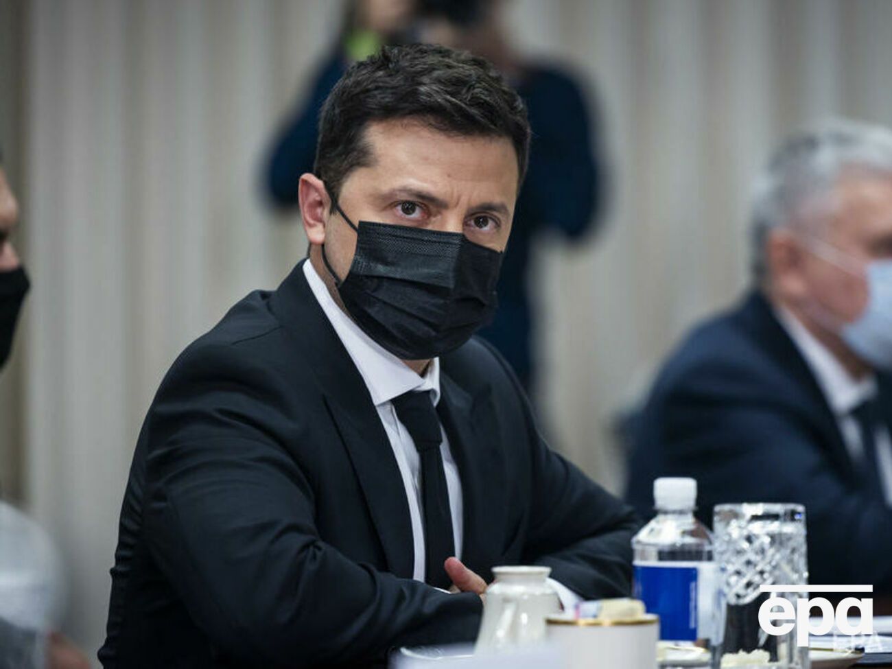 Зеленского в первом туре выборов президента готовы поддержать 24% украинцев