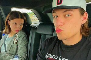 О романе Милли Бобби Браун и Джейка Бон Джови стало известно в июне 2021 года