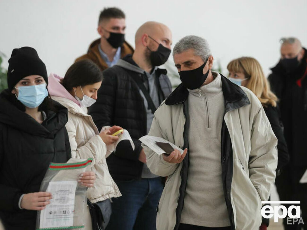 Главным событием 2021 года в мире 12,1% украинцев считают пандемию коронавируса