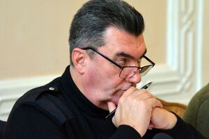 Общее "количество сектора безопасности и обороны Украины достигает около 1 млн человек", отметил Данилов