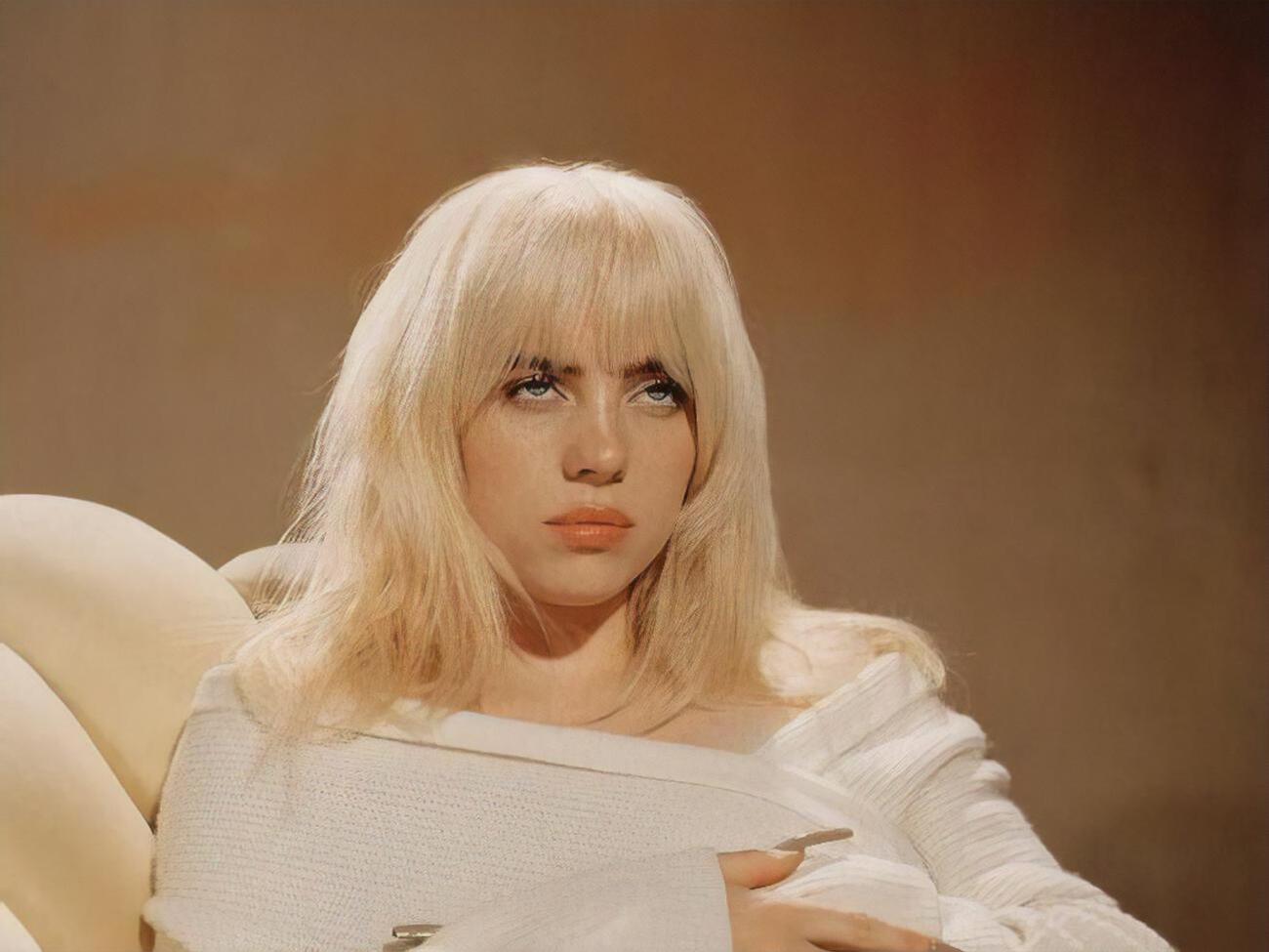 Біллі Айліш зробила селфі без макіяжу та з новим кольором волосся