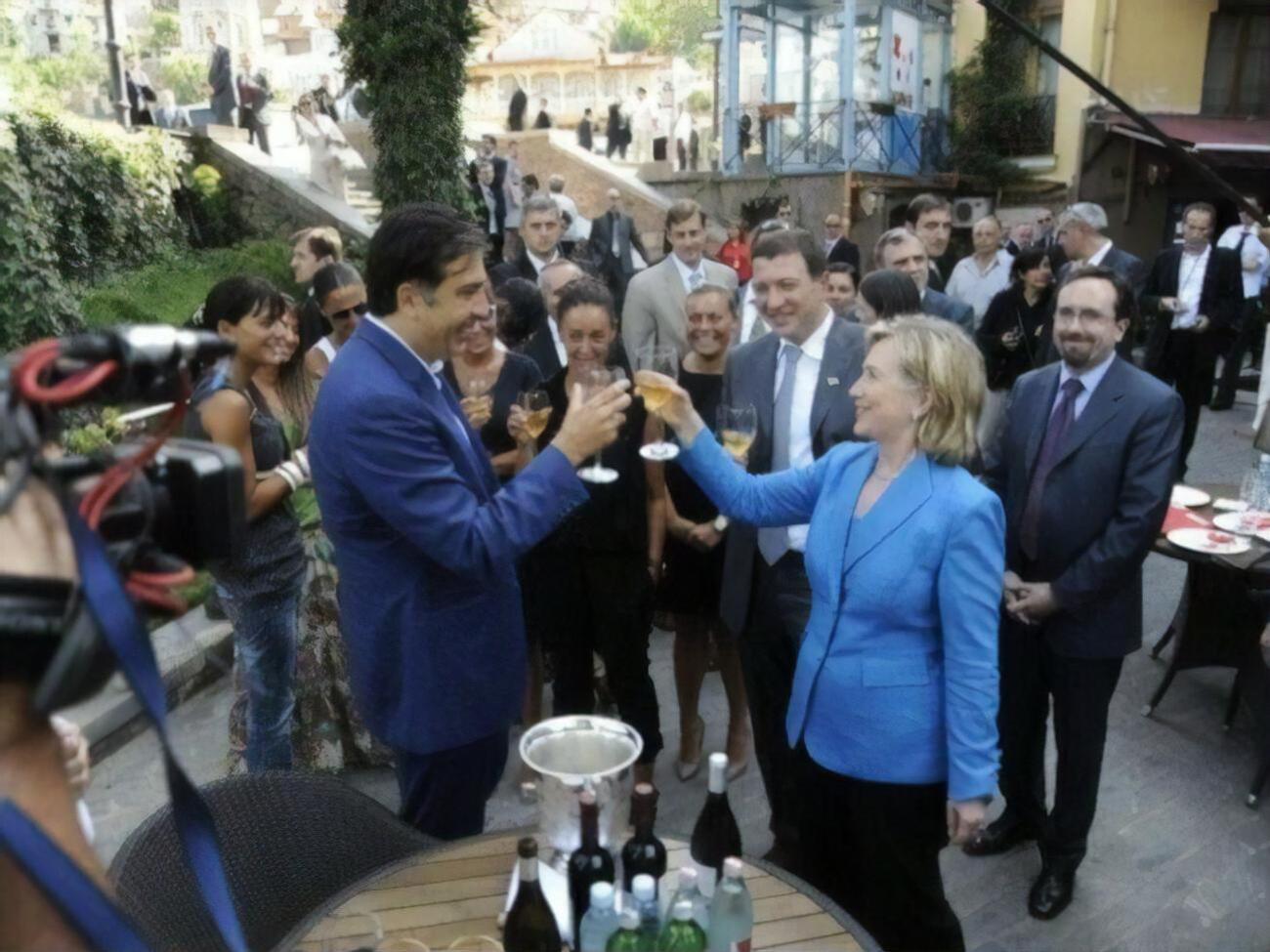 Клинтон приезжала в Грузию и встречалась с Саакашвили в 2012 году