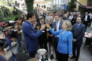 Клинтон приезжала в Грузию и встречалась с Саакашвили в 2012 году