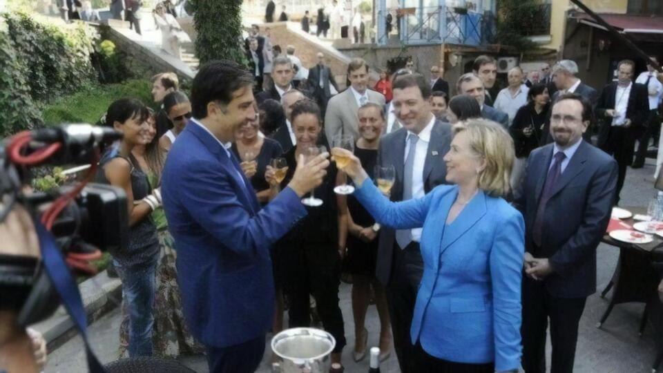 Клинтон приезжала в Грузию и встречалась с Саакашвили в 2012 году