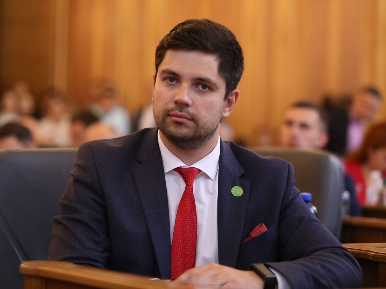 Відповідно до ст. 4 Конституції України, подвійне громадянство є незаконним, зазначає Качура