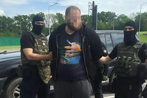 Під час досудового розслідування обвинувачений перебував у психіатричній лікарні, але через втечу його перевели до СІЗО