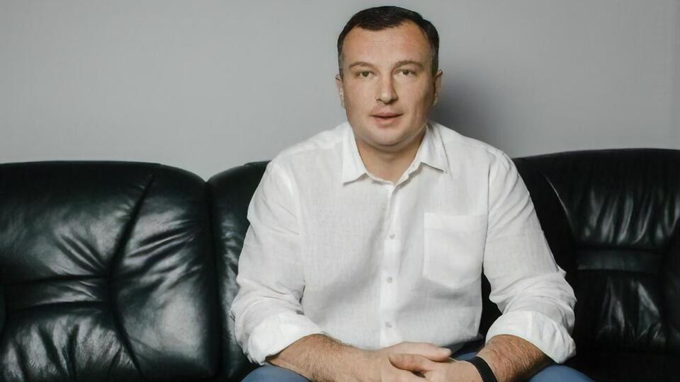 Олег Семинский внес сумочку в декларацию 4 августа