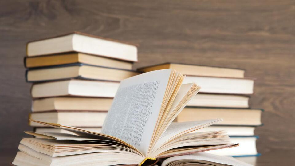 До шорт-листів потрапили по п'ять номінантів у кожній категорії