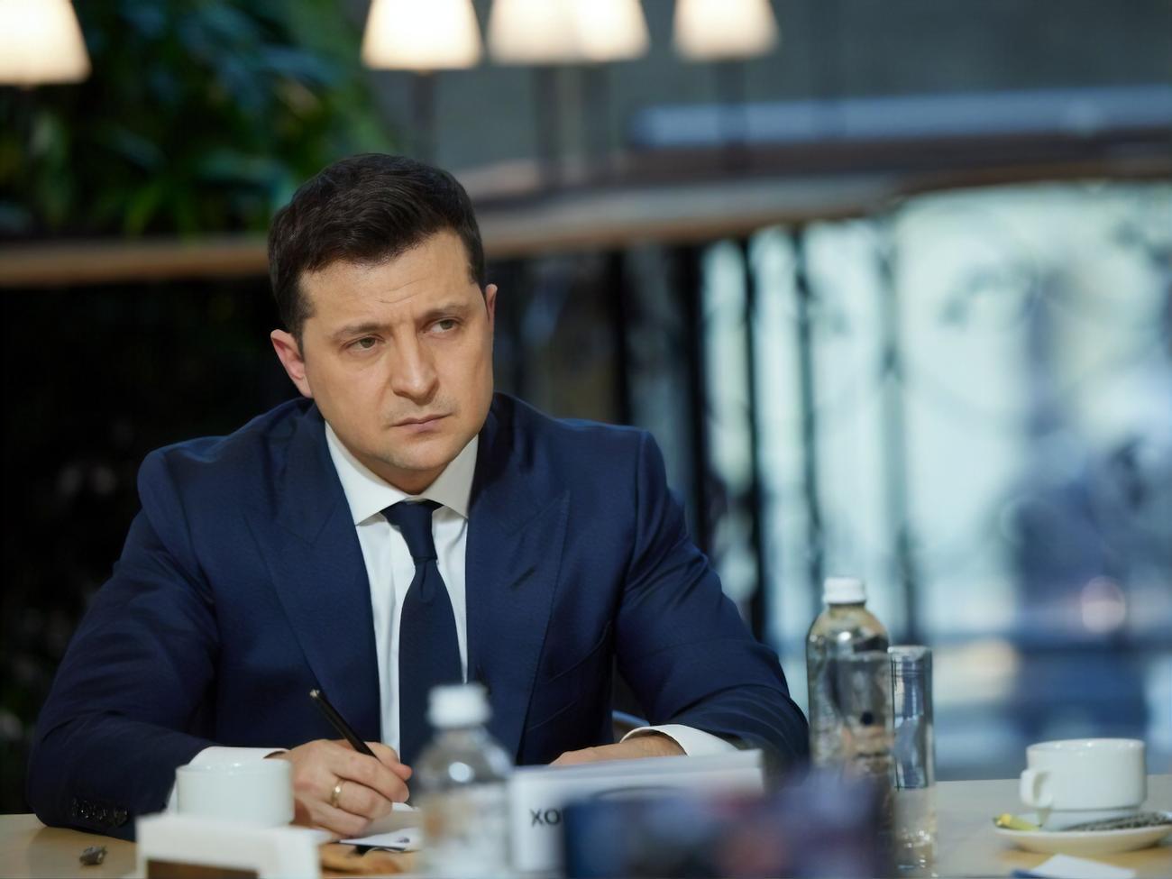 Зеленський (на фото) провів телефонну розмову з Путіним 11 липня 2019 року