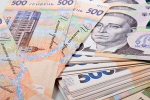 Курс гривны к доллару вырос на одну копейку: с 27,22 грн/$ до 27,21 грн/$