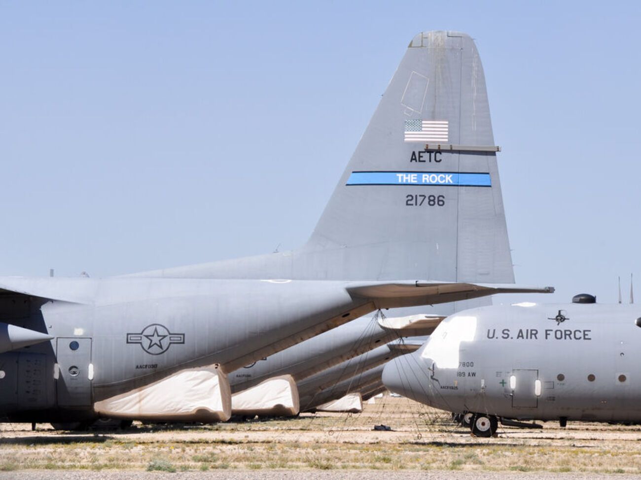 Над Украиной пролетели самолет наблюдения E-8C и самолет разведки RC-135V