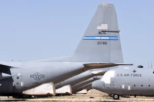 Над Украиной пролетели самолет наблюдения E-8C и самолет разведки RC-135V