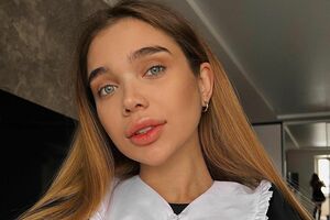 Саша Бо показала "джинсы Снегурочки"