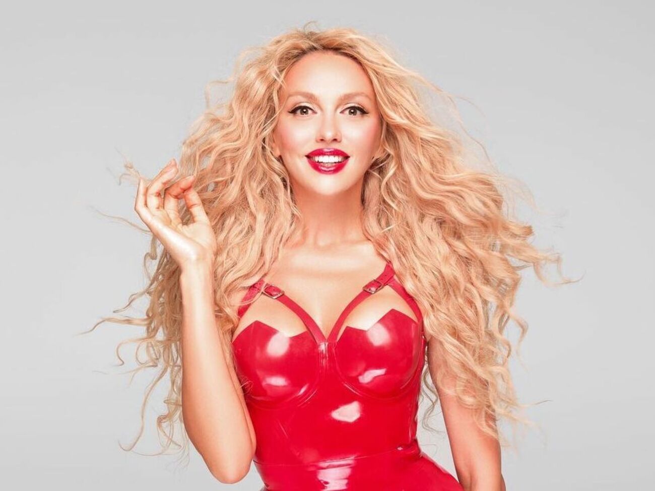 Оля Полякова закликала жінок, які давно живуть у шлюбі, не соромитися комбінувати обидва варіанти сексу