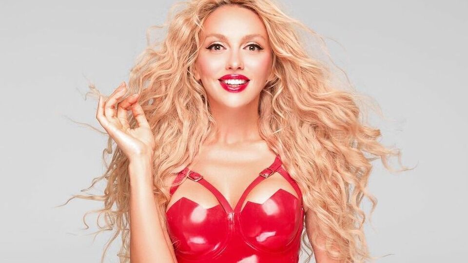 Оля Полякова призвала женщин, давно живущих в браке, не стесняться комбинировать оба варианта секса