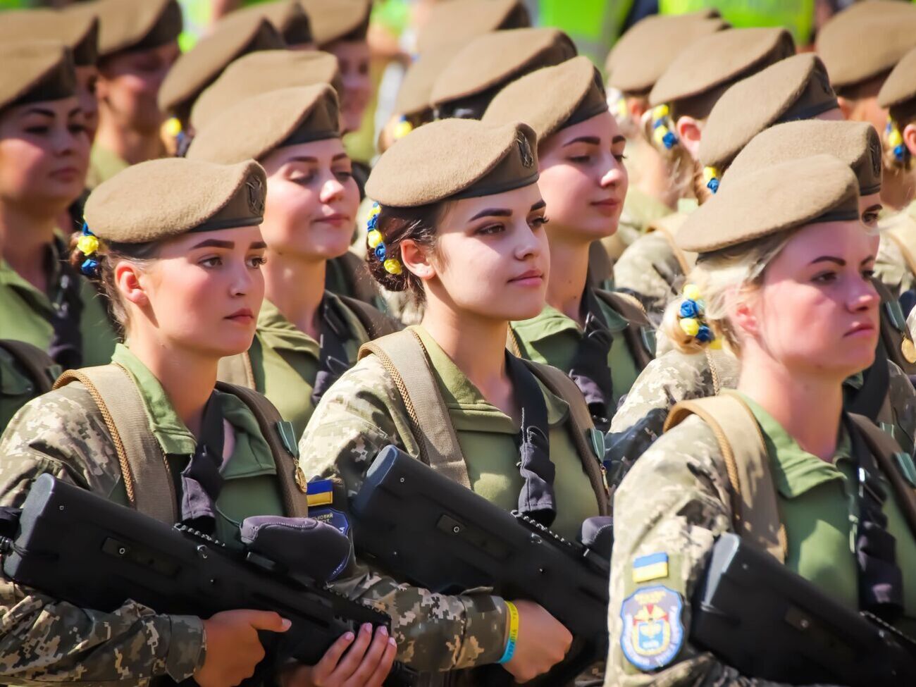 В рядах Вооруженных сил Украины служит более 32 тыс. женщин