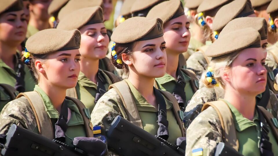 В рядах Вооруженных сил Украины служит более 32 тыс. женщин