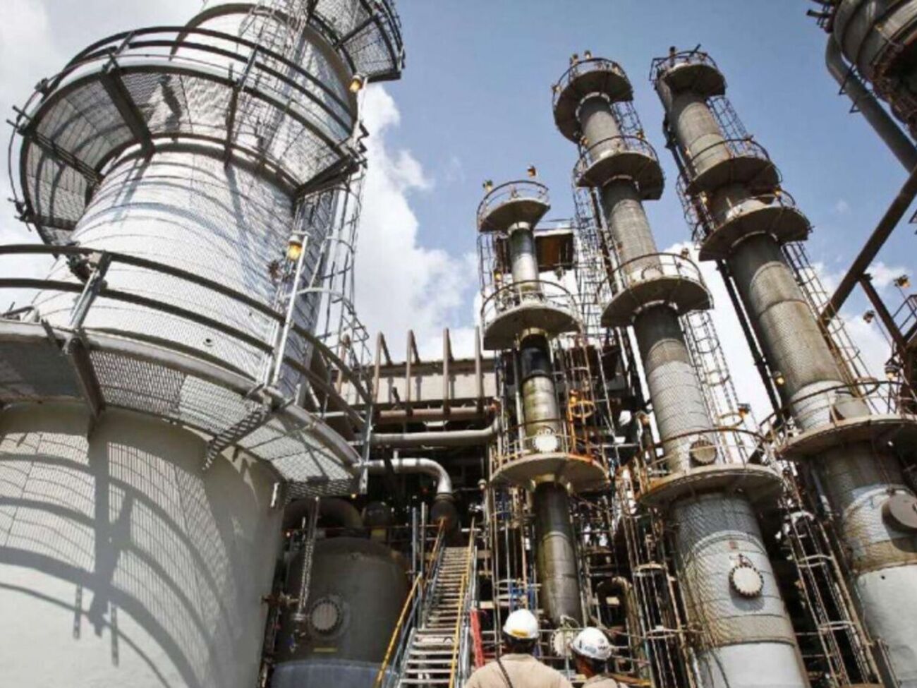 Согласно условиям соглашения, все движимое и недвижимое имущество бывшего завода "Крымский титан" переходит в собственность покупателя