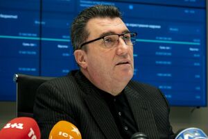 На заседании СНБО рассмотрели 21 вопрос, среди них – дорожную карту по реализации закона об олигархах, отметил Данилов