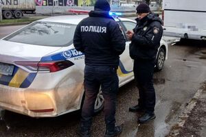 По данным полиции, на требования патрульных остановиться водитель не реагировал