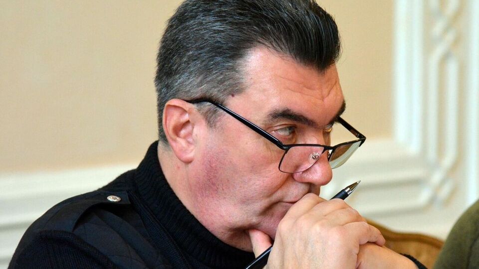 Против Украины идет "большая информационная кампания", отметил Данилов