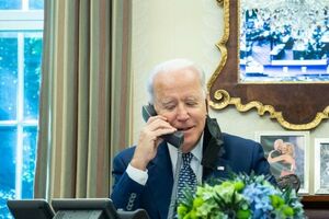 Байден (на фото) во время разговора с Путиным призвал Россию снизить напряженность в отношениях с Украиной