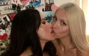 Полякова (справа) – Астафьевой (слева): Даша, ходи голой