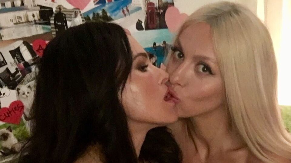 Полякова (праворуч) – Астаф'єва (ліворуч): Дашо, ходи голою