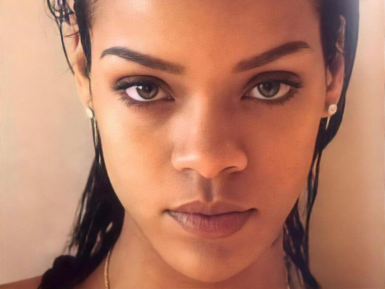 Рианна снялась в неглиже