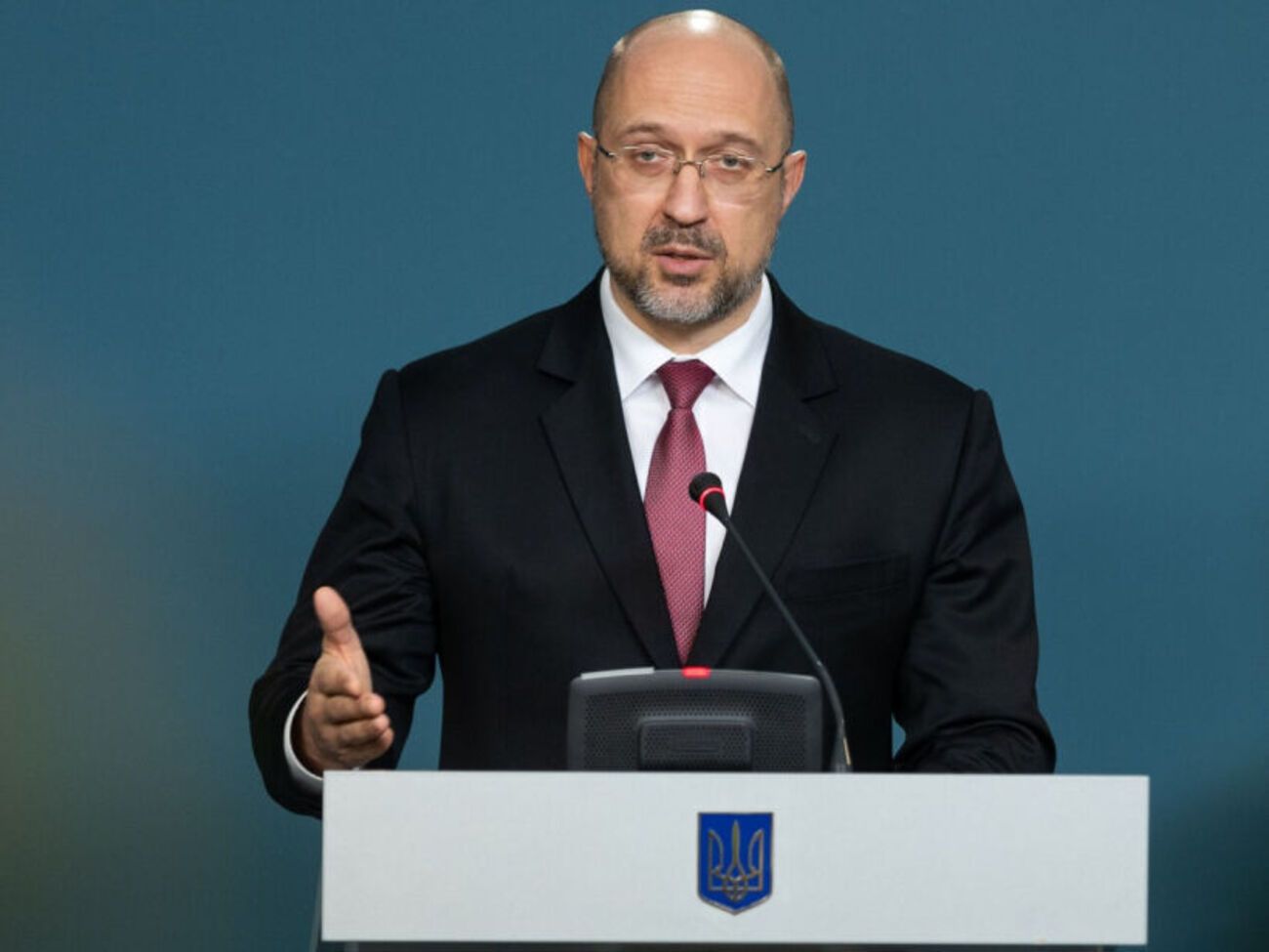 Шмыгаль опубликовал видеообращение к украинцам