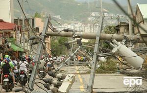 Тайфун повредил сотни тысяч домов