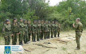 В военно-патриотическом движении "Молодая гвардия Донбасса" и клубе "Спартанцы" злоумышленник воспитывал детей на идеях сепаратизма