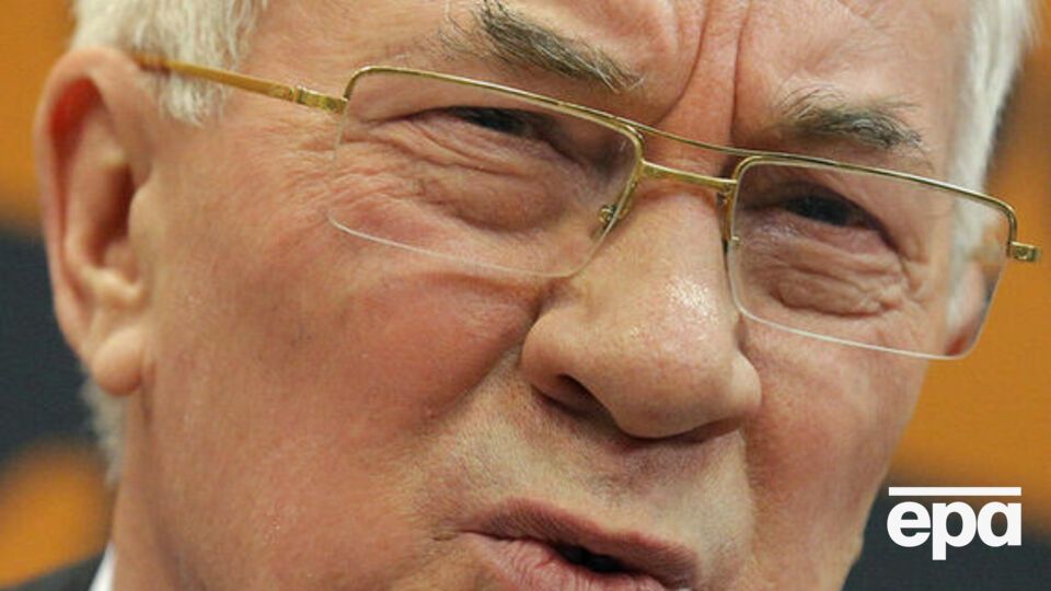Азаров подал иск против СНБО и СБУ
