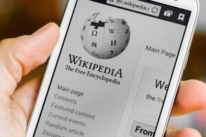 На торгах виставлять версію "Вікіпедії" у форматі NFT-токену