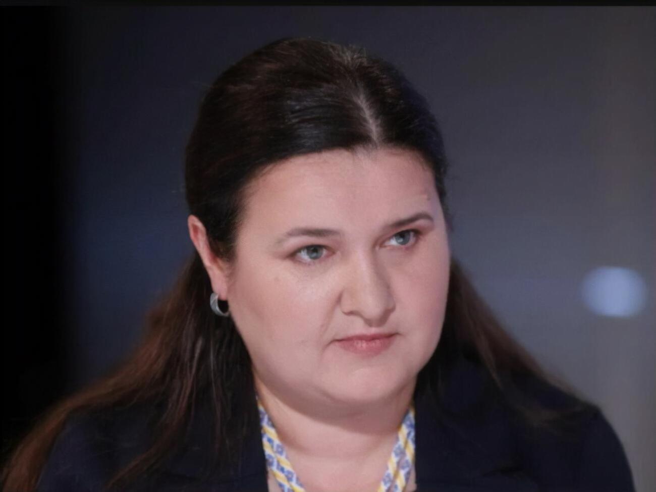 Маркарова подчеркнула, что Украина стремится "только к дипломатическим решениям", но решительно настроена защищаться от агрессии